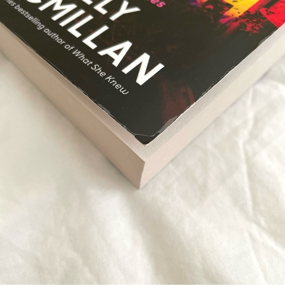 "TO TELL YOU THE TRUTH” PAPERBACK BOOK BY GILLY MACMILLAN. - Picture 6 of 8